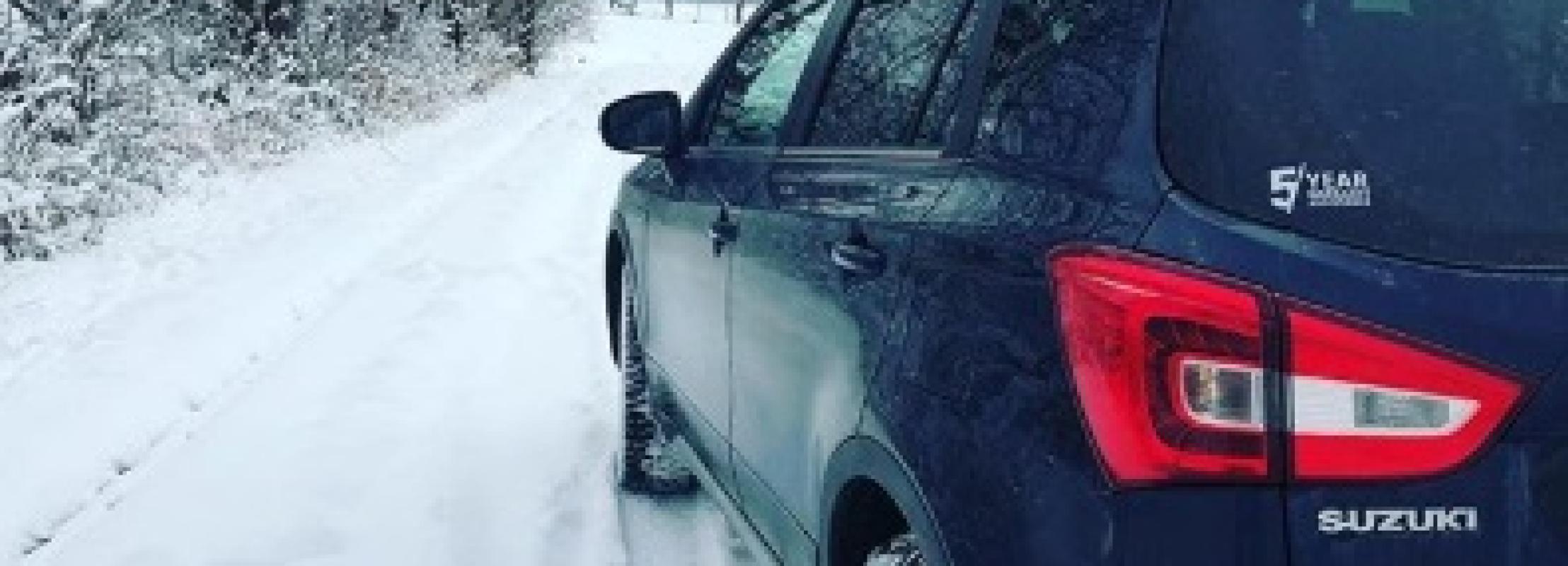 Suzuki in de sneeuw